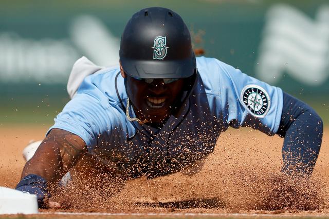 末节锁胜局！快船三巨头合砍62分，快船篮板碾压魔术赢硬仗.