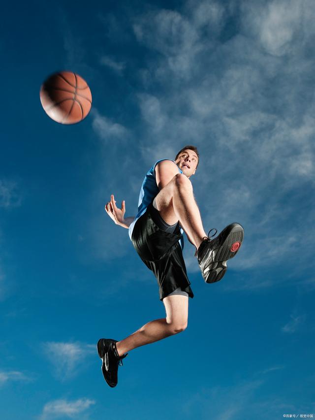 核心在于以身作则，周琦似乎缺乏这种能力，四年前还能取得两双数据.